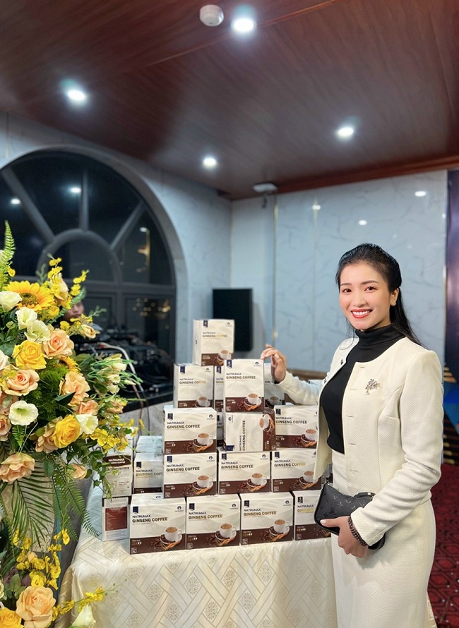 Bà Nguyễn Mai -TGĐ Natrumax Việt Nam với mắt sản phẩm mới Natrumax Ginseng Coffee