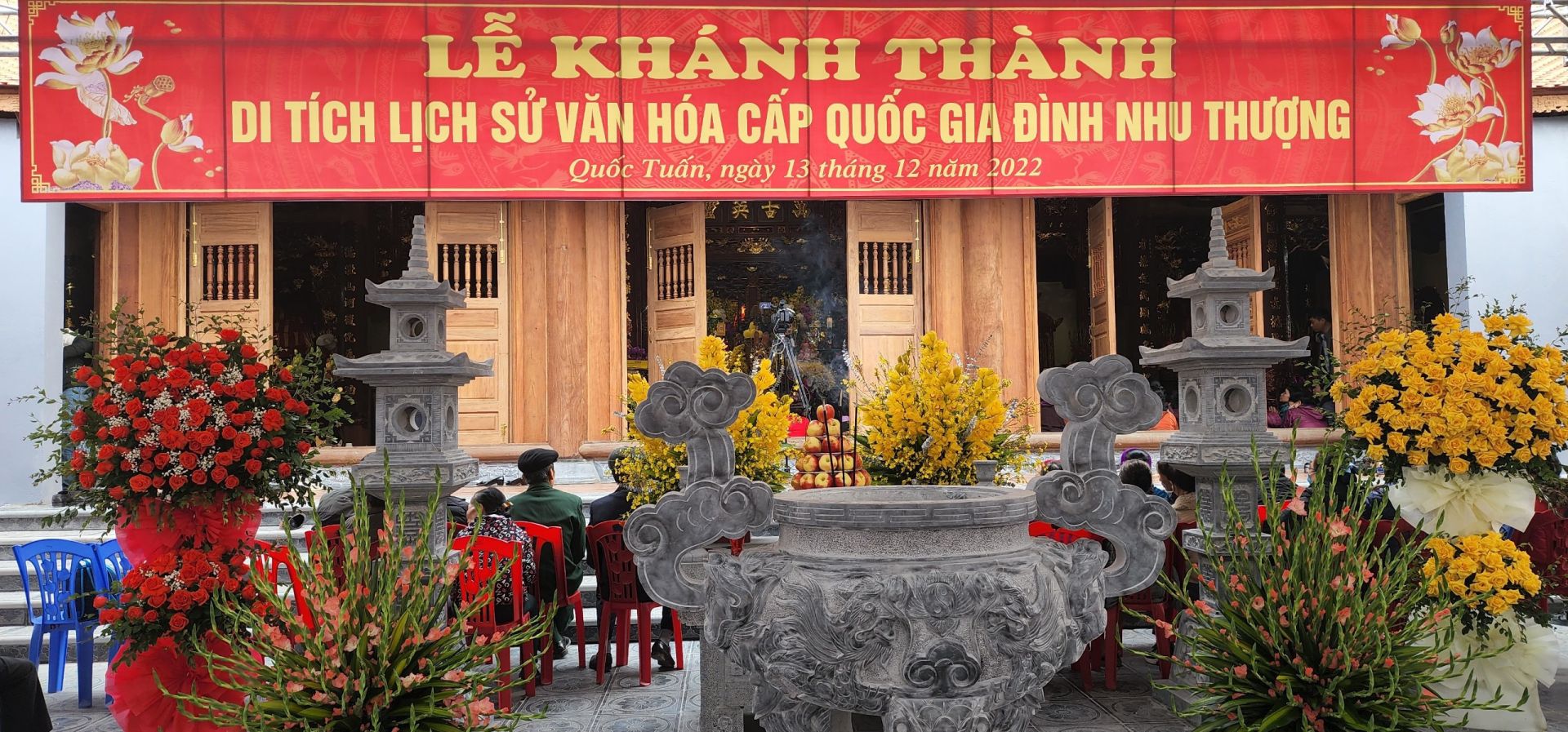 Đình Nhu Thượng nằm   ven sông Lạch Tray hiền hòa là nơi hội tụ văn hóa tâm linh bao đời của người dân xã Quốc Tuấn