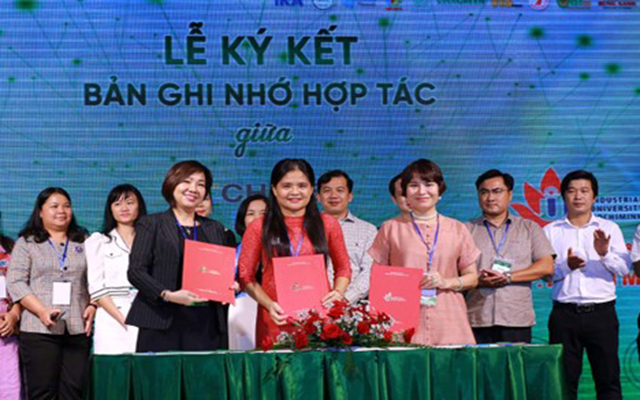 Các doanh nghiệp Bình Thuận, Tây Ninh và các doanh nghiệp trong ngành cùng ký kết bản ghi nhớ về hoạt động đào tạo với trường Đại học Công nghiệp TPHCM và Làng công nghệ sinh thái