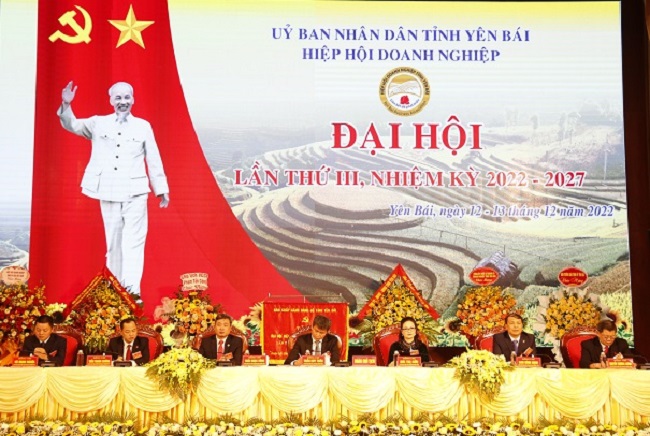 Đoàn Chủ tịch điều hành Đại hội Hiệp hội doanh nghiệp tỉnh Yên Bái