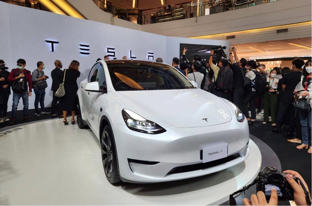 Ra mắt showroom đầu tiên tại Thái Lan trong chưa đầy một tuần, hãng xe điện Tesla đã nhận được hơn 5000 đơn đặt hàng.