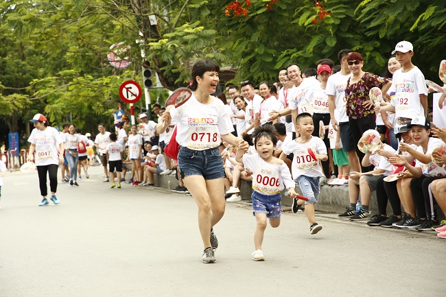 Nhiều gia đình cùng đăng ký tham dự giải chạy