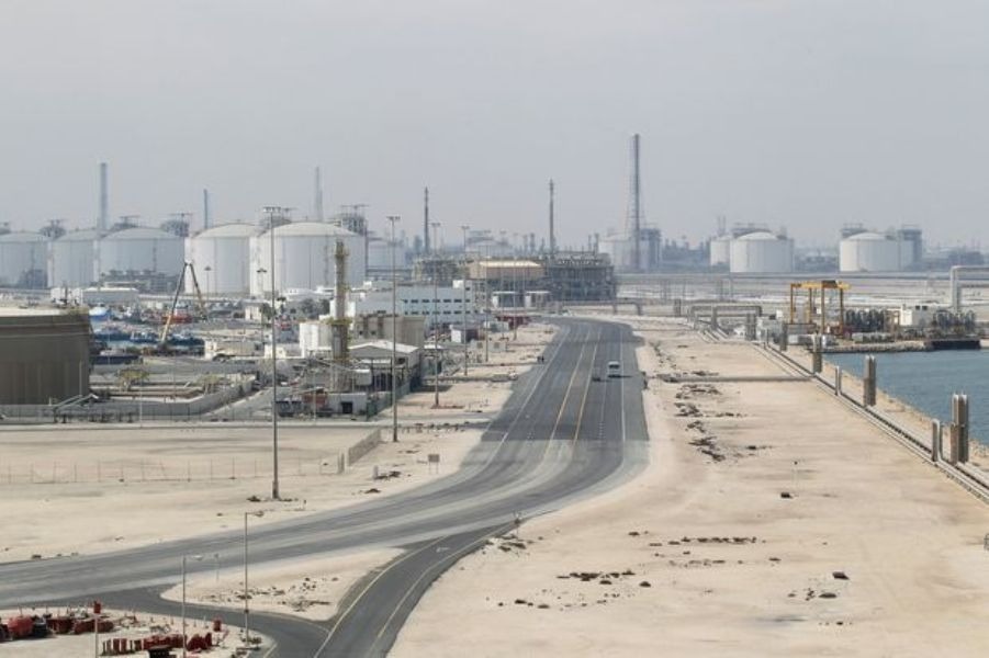 Một trung tâm sản xuất LNG ở thành phố công nghiệp Ras Laffan, cách phía bắc Doha, Qatar 80 km. Ảnh: Reuters