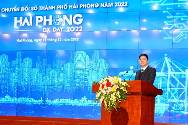 Đồng chí Hoàng Minh Cường, Phó chủ tịch UBND thành phố phát biểu tại hội thảo
