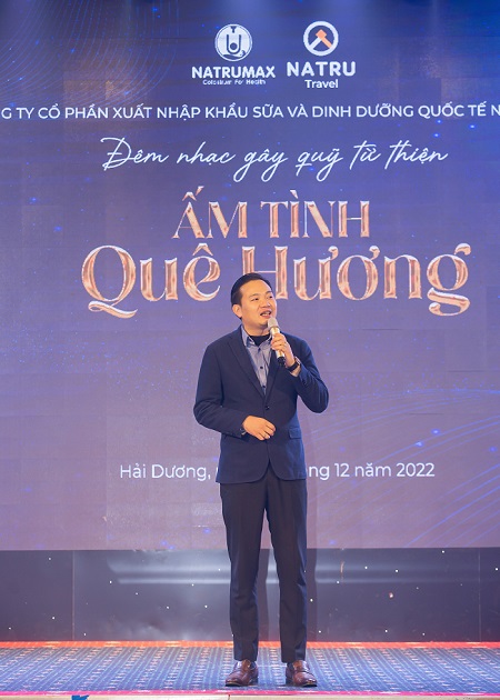 Ông Nguyễn Tất Tùng - CT HĐQT Natrumax phát biểu ý kiến tại đêm nhạc