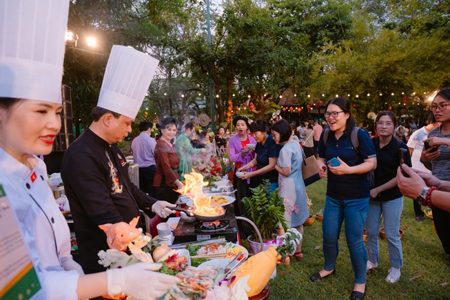 Lễ công bố Hành trình tìm kiếm giá trị Văn hóa Ẩm thực Việt Nam diễn ra tại Khu du lịch Văn Thánh, TP. HCM với sự tham gia của gần 150 khách mời là lãnh đạo các Sở, ban ngành TP. HCM, lãnh đạo các địa phương có đề cử, lãnh đạo các Hội, Hiệp hội chuyên ngành và đại diện các cơ quan thông tấn báo chí.