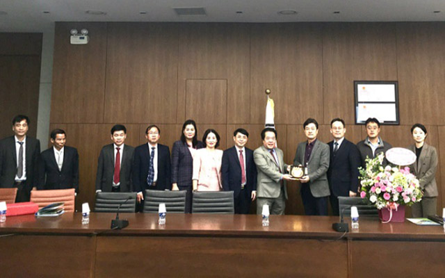 Đoàn công tác của tỉnh Quảng Ngãi do Phó Chủ tịch UBND tỉnh Võ Phiên dẫn đầu đến thăm các cơ quan, tổ chức Hàn Quốc tại Hà Nội và Đà Nẵng