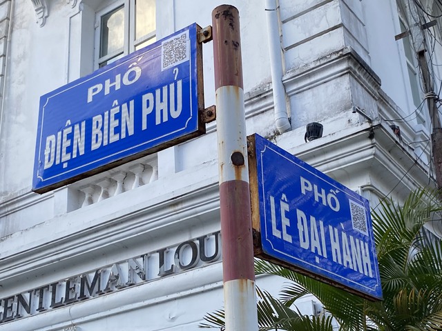 Mã QR đã được TP Hải Phòng gắn trên một số biển tên đường, phố trong trung tâm thành phố