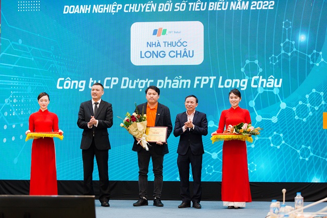 Chuỗi Nhà thuốc FPT Long Châu xuất sắc được vinh danh vào “Top 10 Tin dùng Việt Nam 2022” vào đầu tháng 12.