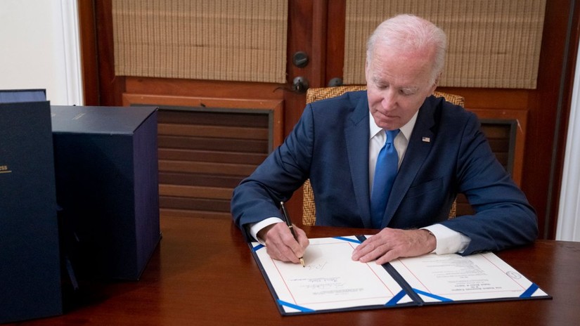Tổng thống Mỹ Joe Biden ký dự luật