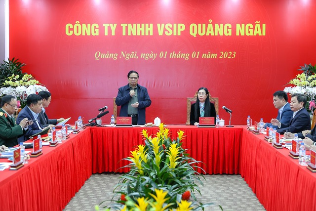 Cùng ngày, Thủ tướng làm việc với Khu công nghiệp VSIP Quảng Ngãi tại xã Tịnh Phong, huyện Sơn Tịnh ( tỉnh Quảng Ngãi)