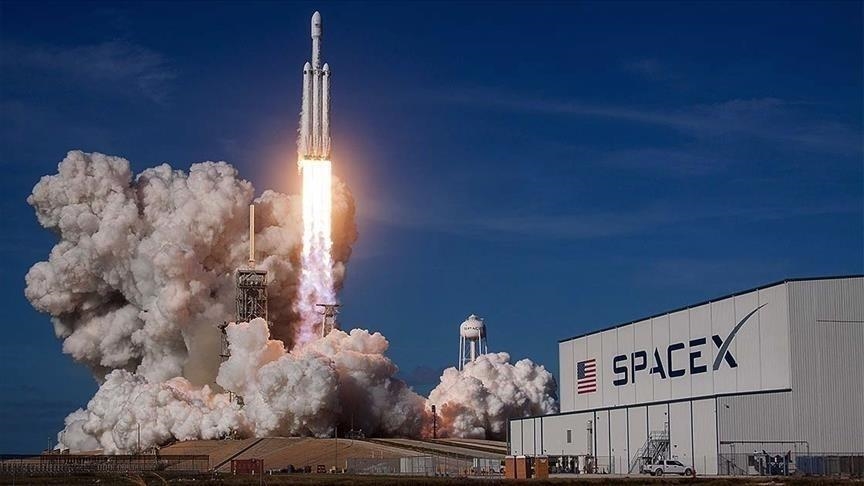 SpaceX cũng đã có hơn 60 lần phóng tên lửa có thể tái sử dụng trong một năm thông qua chương trình Falcon.