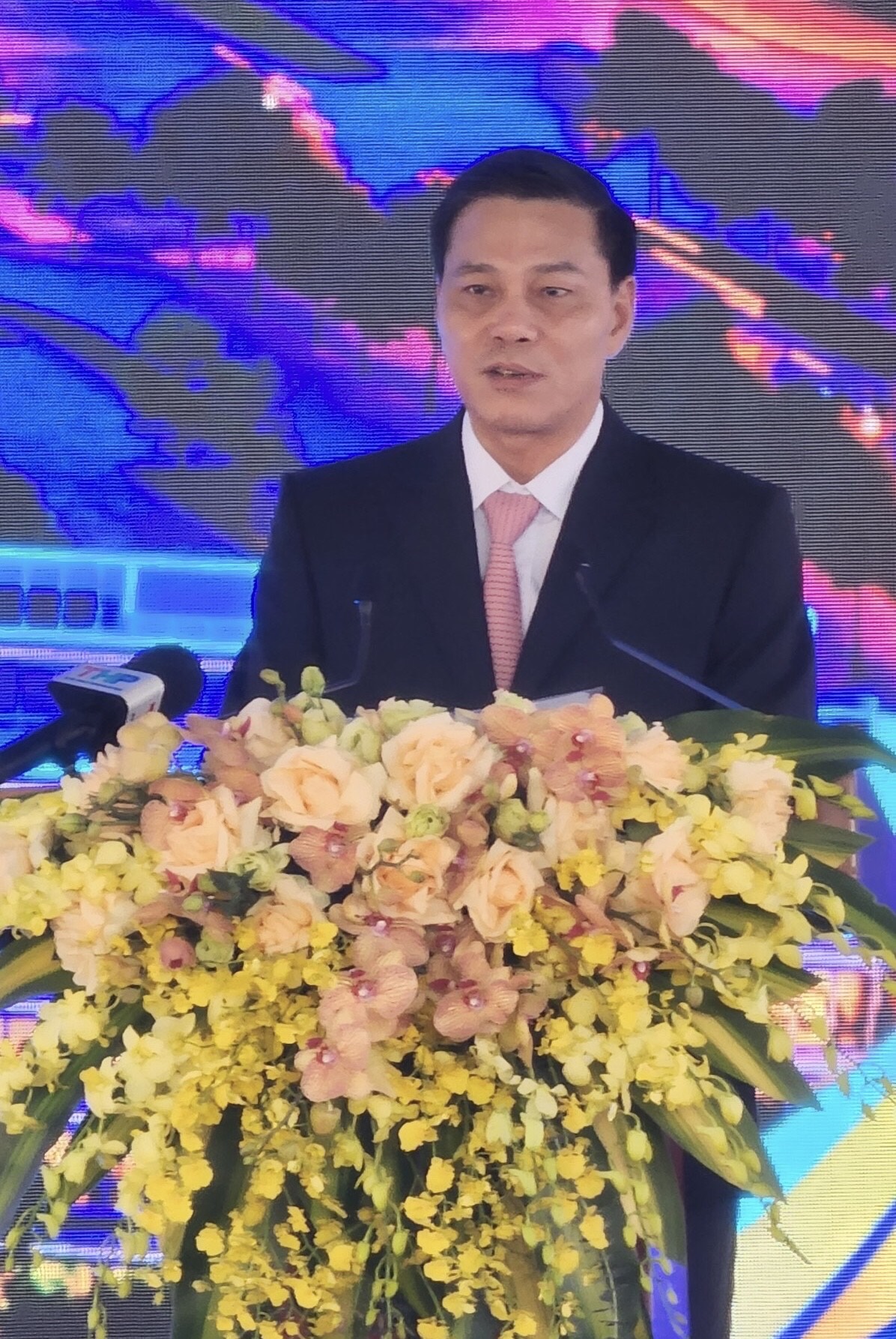 Ông Nguyễn Văn Tùng - chủ tịch UBND TP Hải Phòng phát biểu