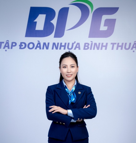 Bà Nguyễn Thị Hồng Nhung - Phó TGĐ Truyền thông và Đối ngoại Tập đoàn Nhựa Bình Thuận