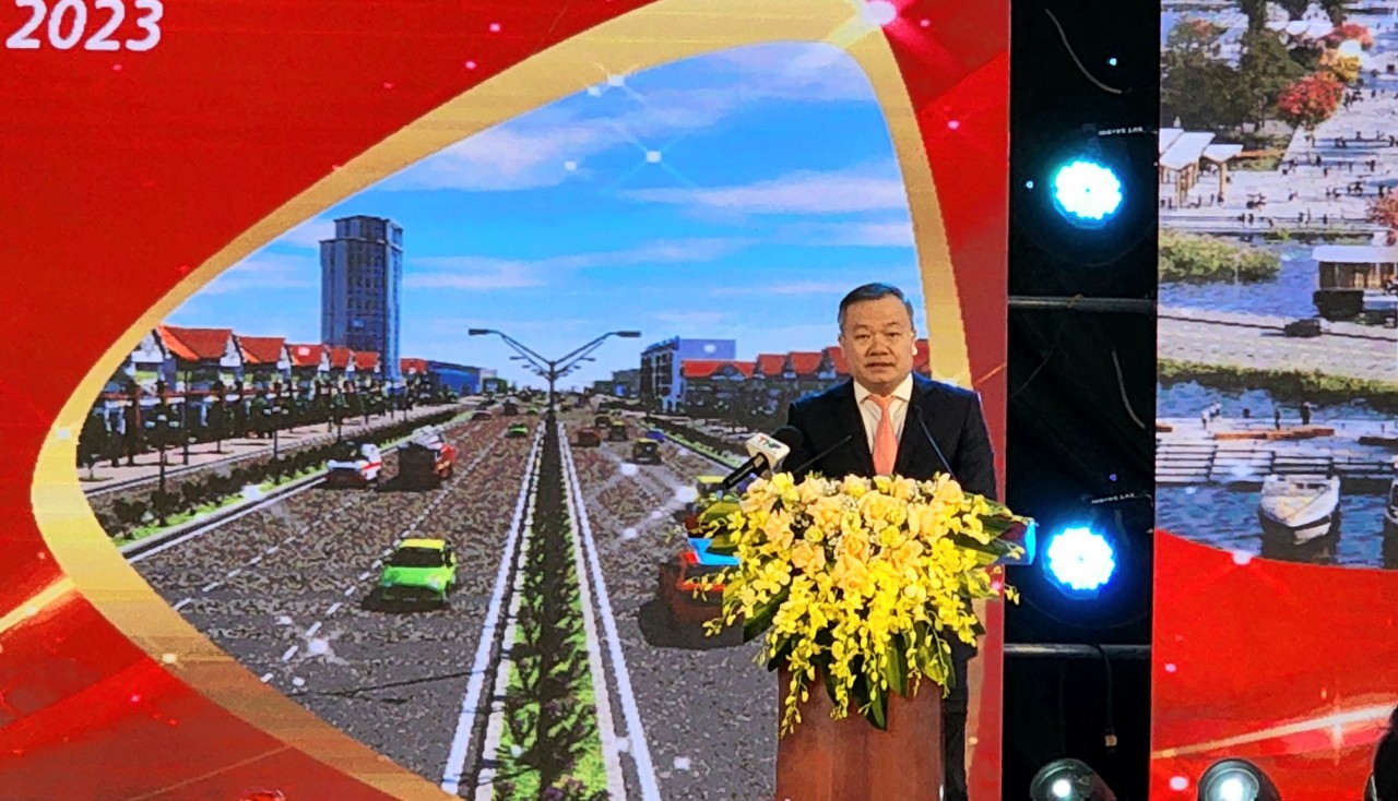 Phó Giám đốc Sở Giao thông vận tải thành phố Phan Viết Điện phát biểu tại Lễ Khởi công.
