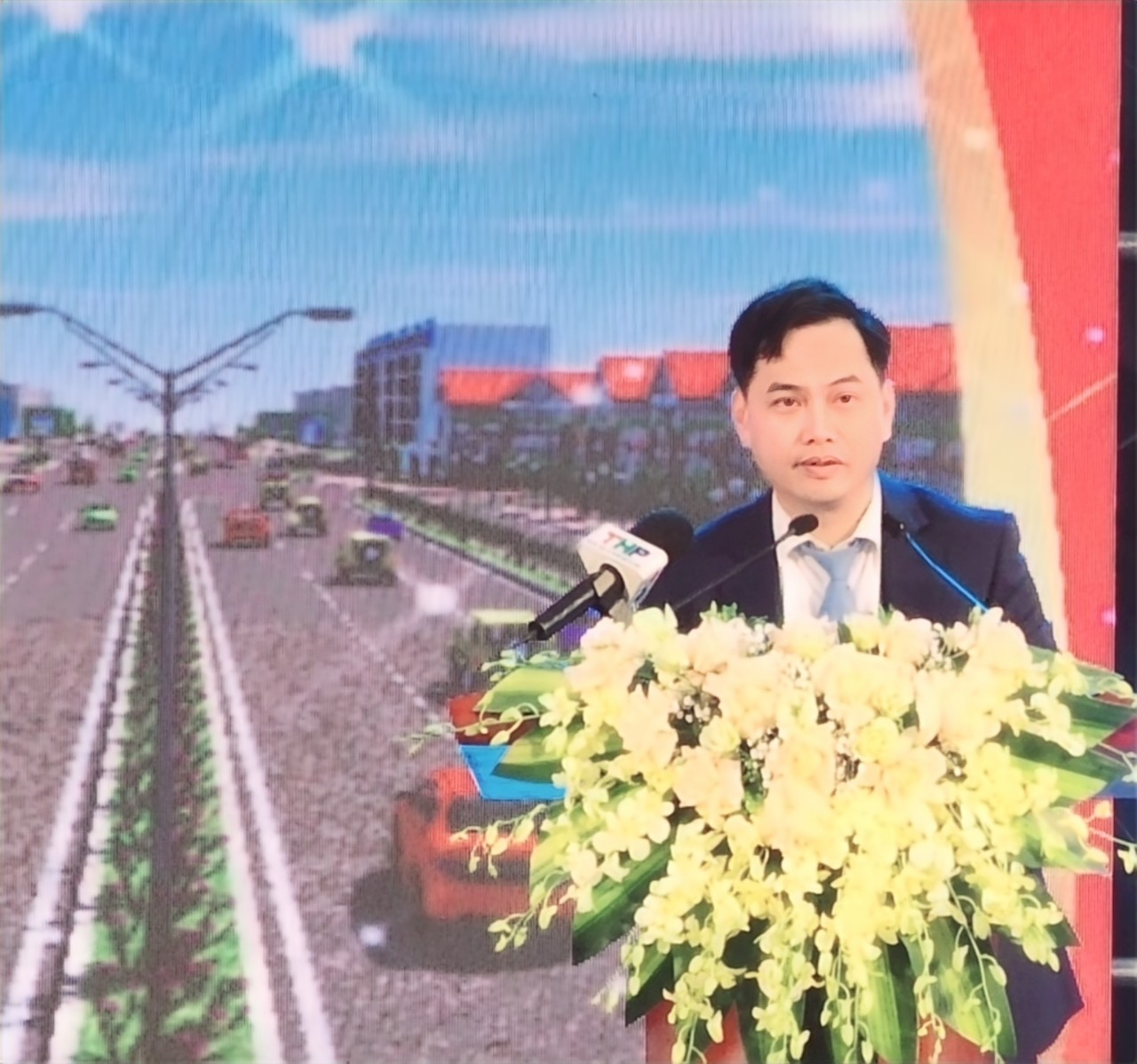 Vinh dự đại diện liên danh nhà thầu ông Đinh Văn Hội phát biểu