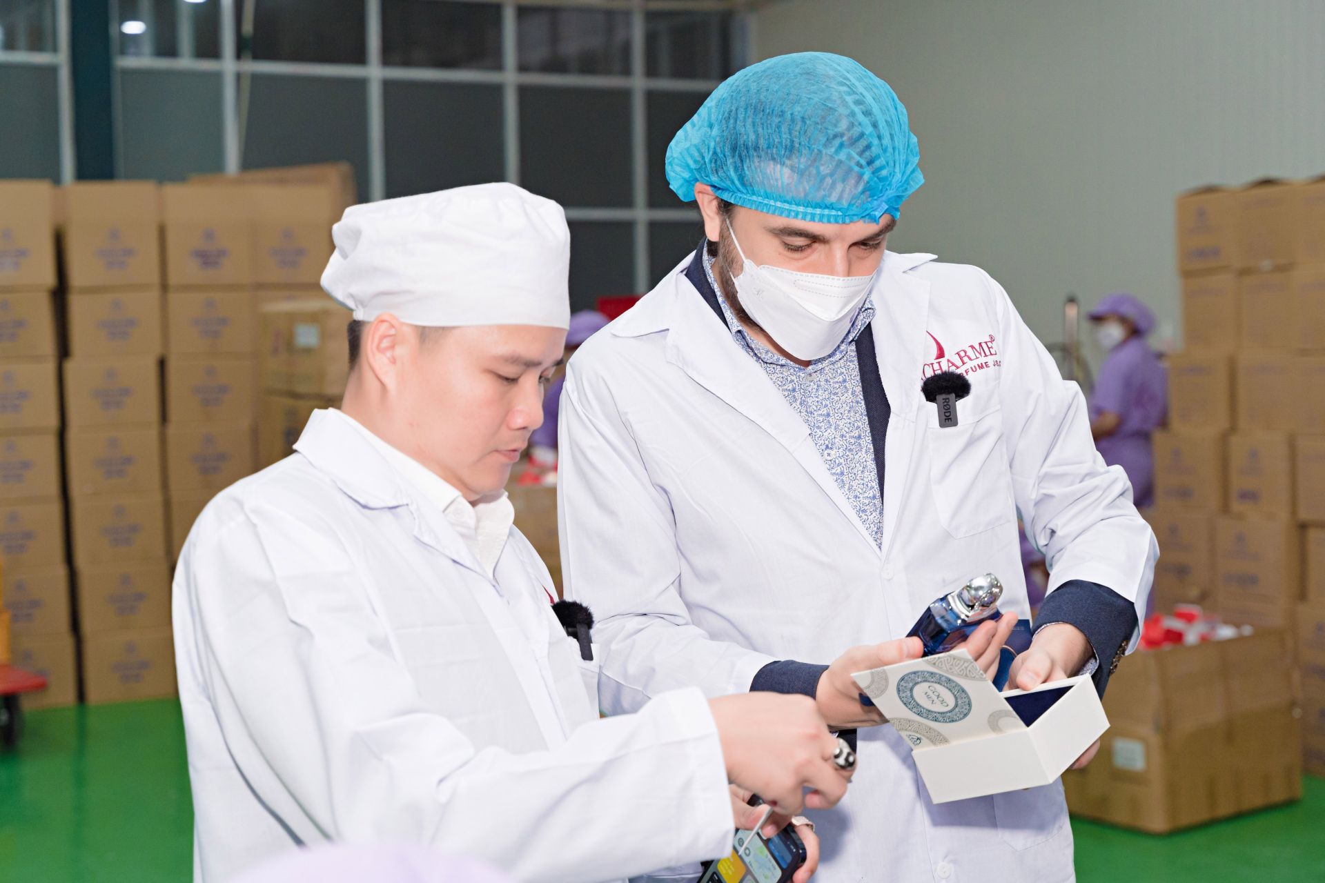 Vo Sy Dat and his associates, "I finally found a way to cooperate with manufacturers and transfer production technology from France to Vietnam to set up a factory and start production".