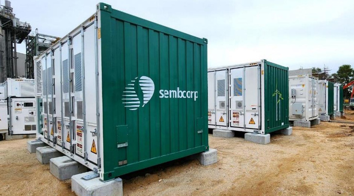 Hệ thống lưu trữ năng lượng là những tấm pin giống như thùng chứa có thể lưu trữ năng lượng dư thừa từ mặt trời hoặc gió để sử dụng sau này. Ảnh: sembcorp.com