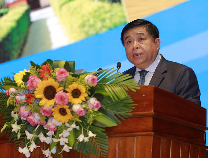 Bộ trưởng Nguyễn Chí Dũng nhấn mạnh, vùng Bắc Trung Bộ và duyên hải Trung Bộ có kinh tế tăng trưởng bình quân 7,3%/năm giai đoạn 2005-2020, cao hơn mức trung bình cả nước.