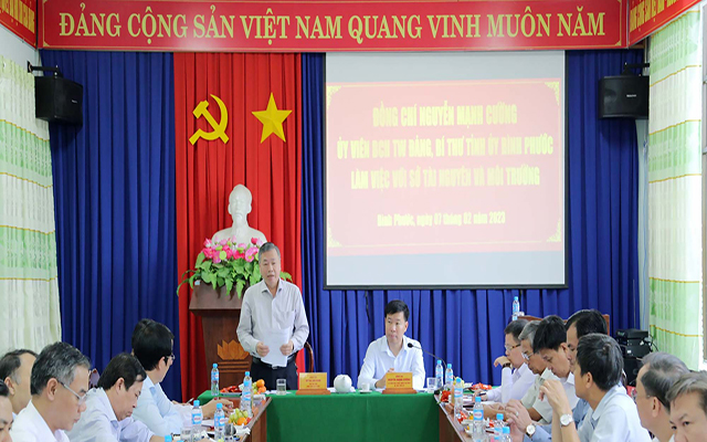 Phó Chủ tịch UBND tỉnh Huỳnh Anh Minh phát biểu tại buổi làm việc