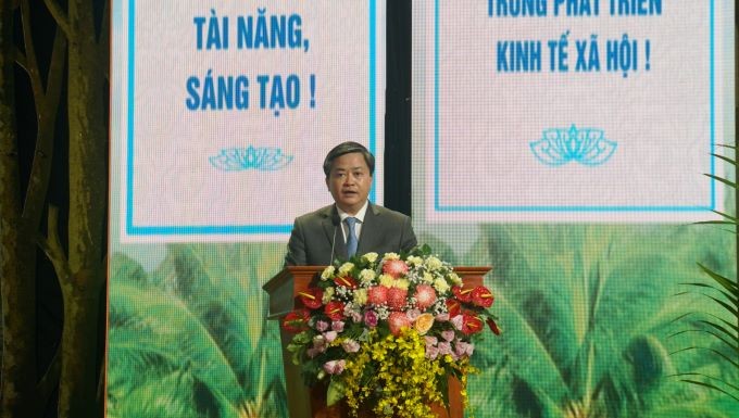 Tiến sĩ Lê Đức Thọ, Ủy viên Trung ương Đảng, Bí thư Tỉnh ủy Bến Tre phát biểu tại Hội thảo.