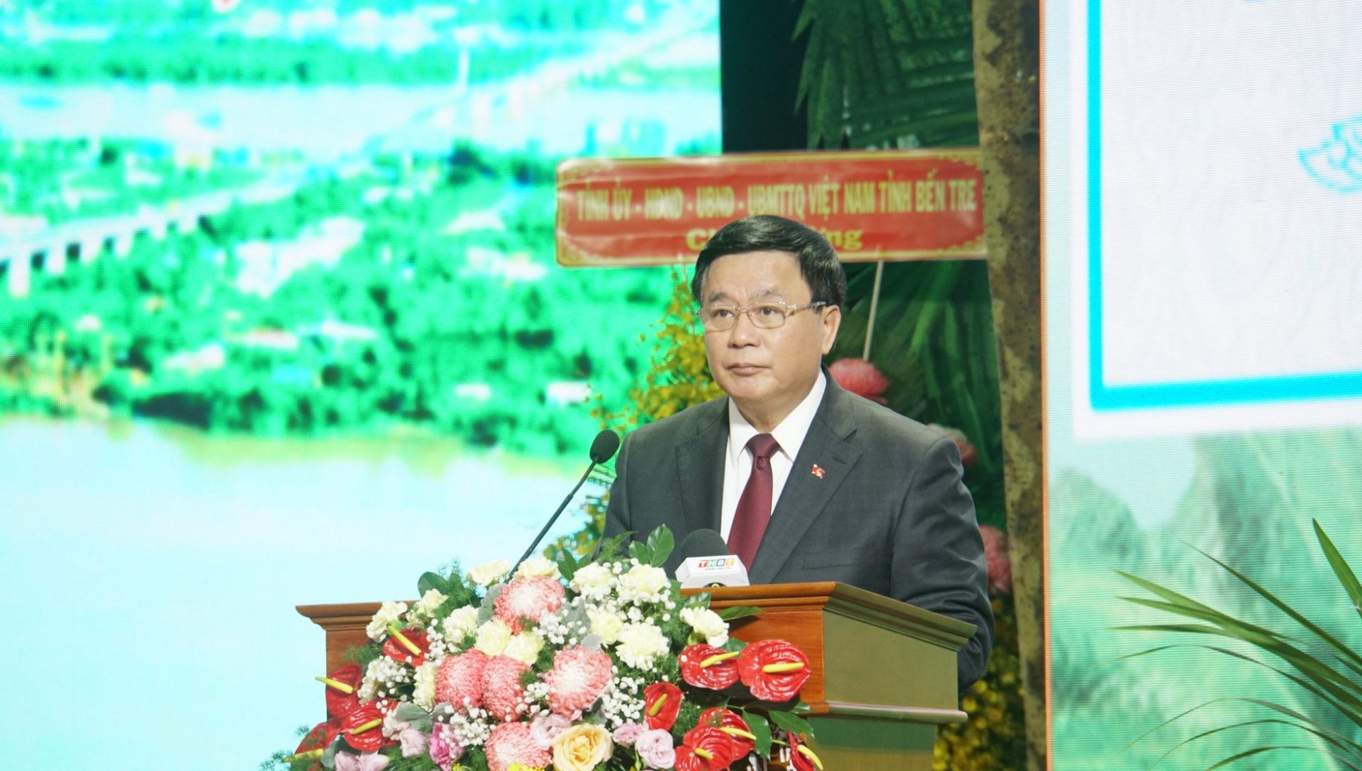 Giáo sư, Tiến sĩ Nguyễn Xuân Thắng, Ủy viên Bộ Chính trị, Giám đốc Học viện Chính trị quốc gia Hồ Chí Minh, Chủ tịch Hội đồng lý luận Trung ương phát biểu tại Hội thảo.
