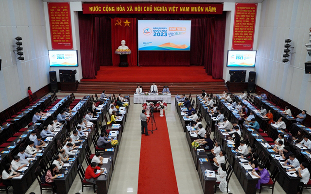 Toàn cảnh buổi  gặp gỡ, thông tin về Năm Du lịch quốc gia 2023 “Bình Thuận - Hội tụ xanh
