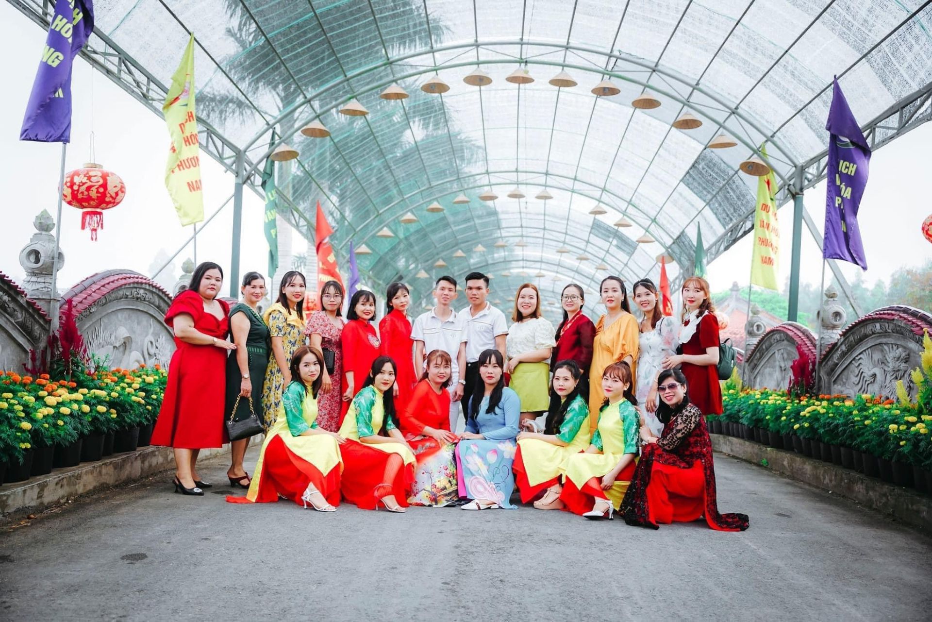 Tourists check-in at Phuong Nam Cultural Tourist Area.