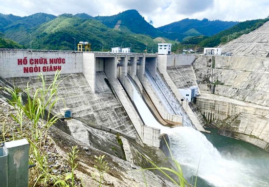 Hệ thống kênh mương sẽ đưa nguồn nước của hồ Ngòi Giành tưới cho khoảng 7.750ha đất canh tác và cấp nước sinh hoạt cho khoảng 160.000 người tại các huyện: Yên Lập, Cẩm Khê, Tam Nông