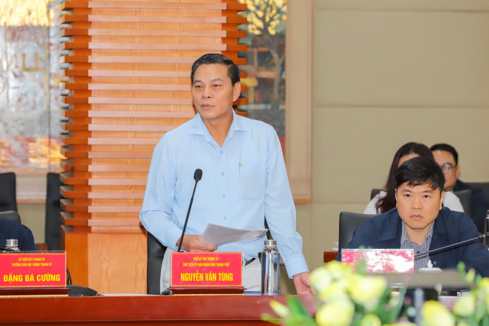 Chủ tịch UBND thành phố Nguyễn Văn Tùng kết luận cuộc làm việc