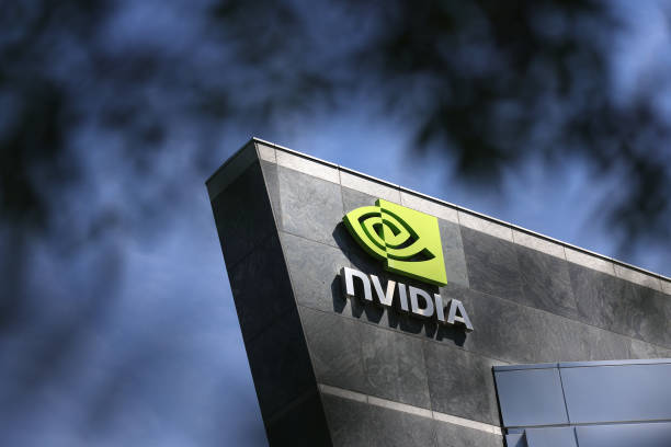 Năm nay, Nvidia đã vượt qua đối thủ cạnh tranh lâu năm Intel khi cơn sốt AI thúc đẩy cổ phiếu tăng mạnh