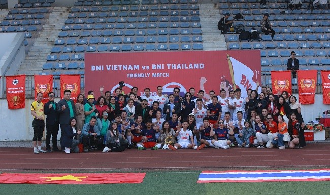 Attractive, exciting, and equally dramatic is the atmosphere of the football-friendly match that has just taken place between BNI Thailand & BNI Hanoi 2 (HN02) Vietnam which was held at the football field of Hoang Mai District Gymnasium. , Hanoi city on the afternoon of February 26, 2023.