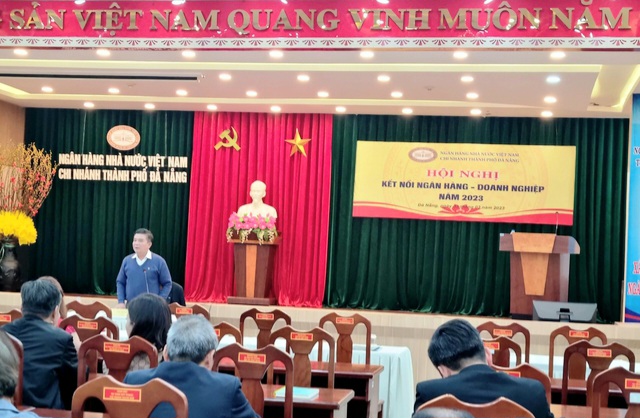 Ông Võ Minh, Giám đốc Ngân hàng Nhà nước Việt Nam chi nhánh TP. Đà Nẵng doanh nghiệp đã phải ánh việc các ngân hàng bắt buộc người vay phải mua bảo hiểm