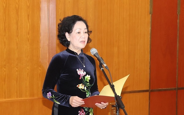 Đồng chí Trương Thị Mai phát biểu nhận nhiệm vụ (Ảnh: TTXVN)