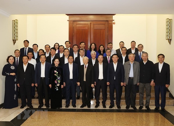 Tổng Bí thư Nguyễn Phú Trọng và các đồng chí lãnh đạo Đảng, Nhà nước cùng đại biểu chụp ảnh chung (Ảnh: TTXVN)
