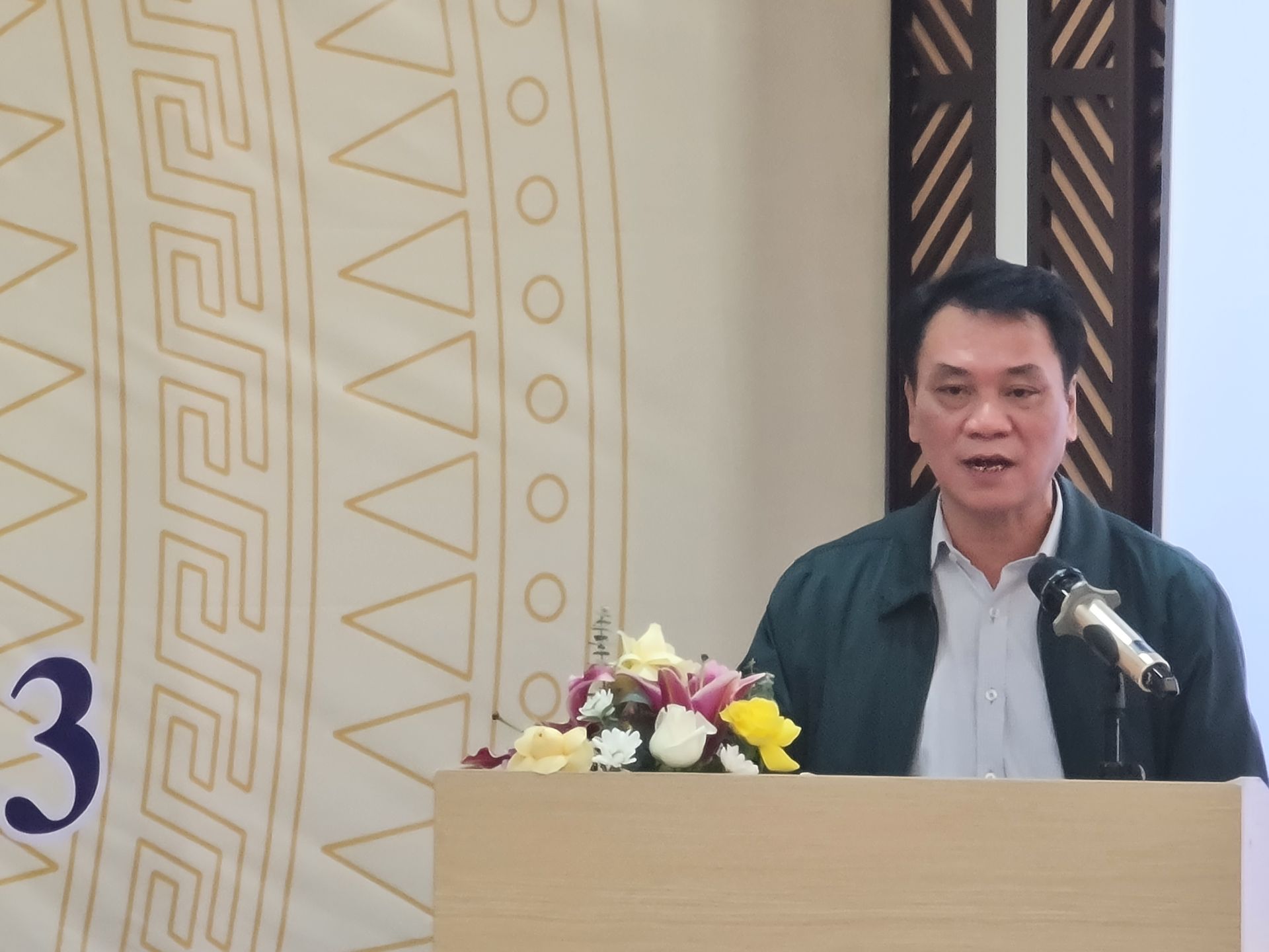 Ông Tà Bằng Huy - Phó Cục trưởng Cục Việc làm phát biểu tại hội nghị