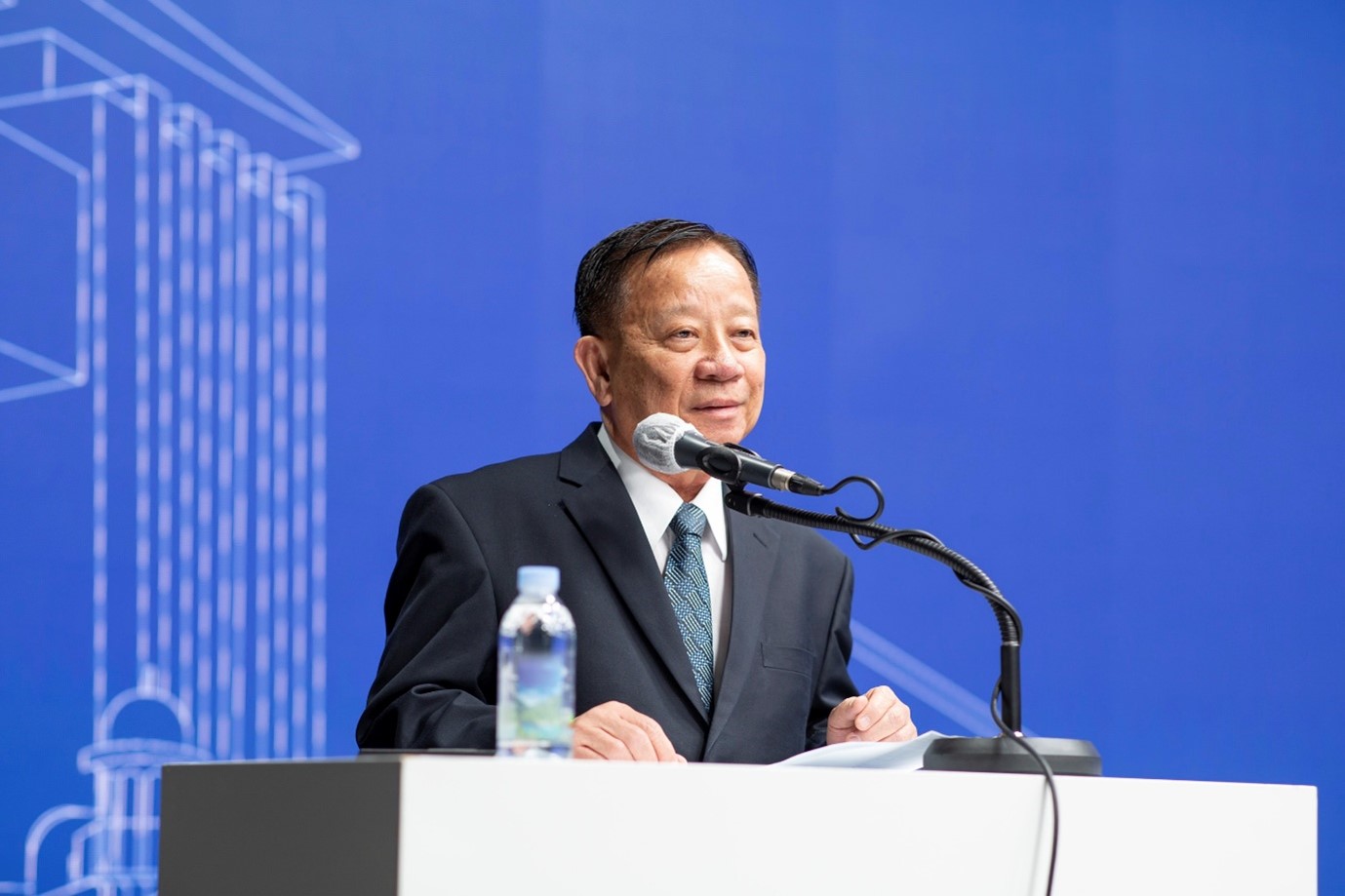 Ông Nguyễn Văn Hùng – Chủ tịch HĐQT Công ty Becamex IDC phát biểu chúc mừng tại Lễ Ký kết