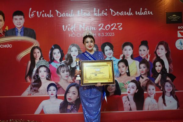 Doanh nhân Mai Quế - CEO công ty Qmm Beauty Spa đạt giải hạng mục Hoa khôi Doanh nhân Tài sắc Việt Nam