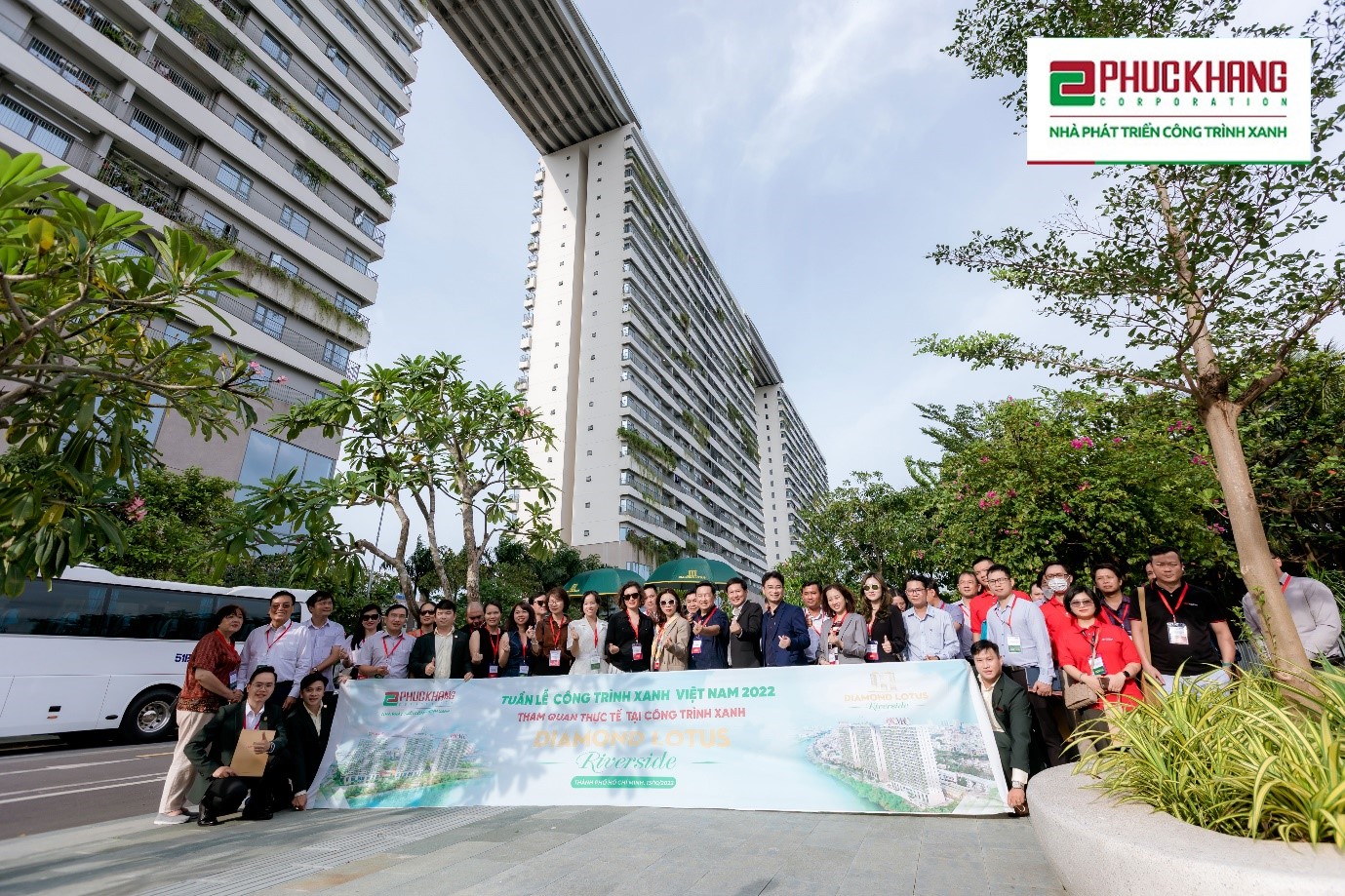More than 60 representatives of ministries, agencies, organizations, associations, businesses, and the press... came to visit Diamond Lotus Riverside within the framework of Vietnam Green Building Week 2022