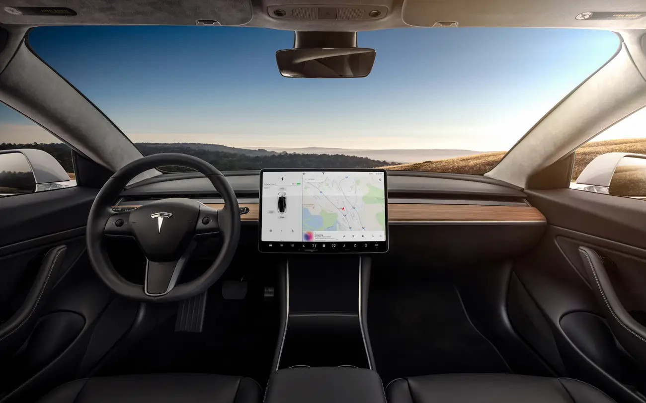 hatGPT hứa hẹn nâng cấp cho các trợ lý ảo điều khiển trên xe lên mức cao hơn. (Ảnh: Tesla)