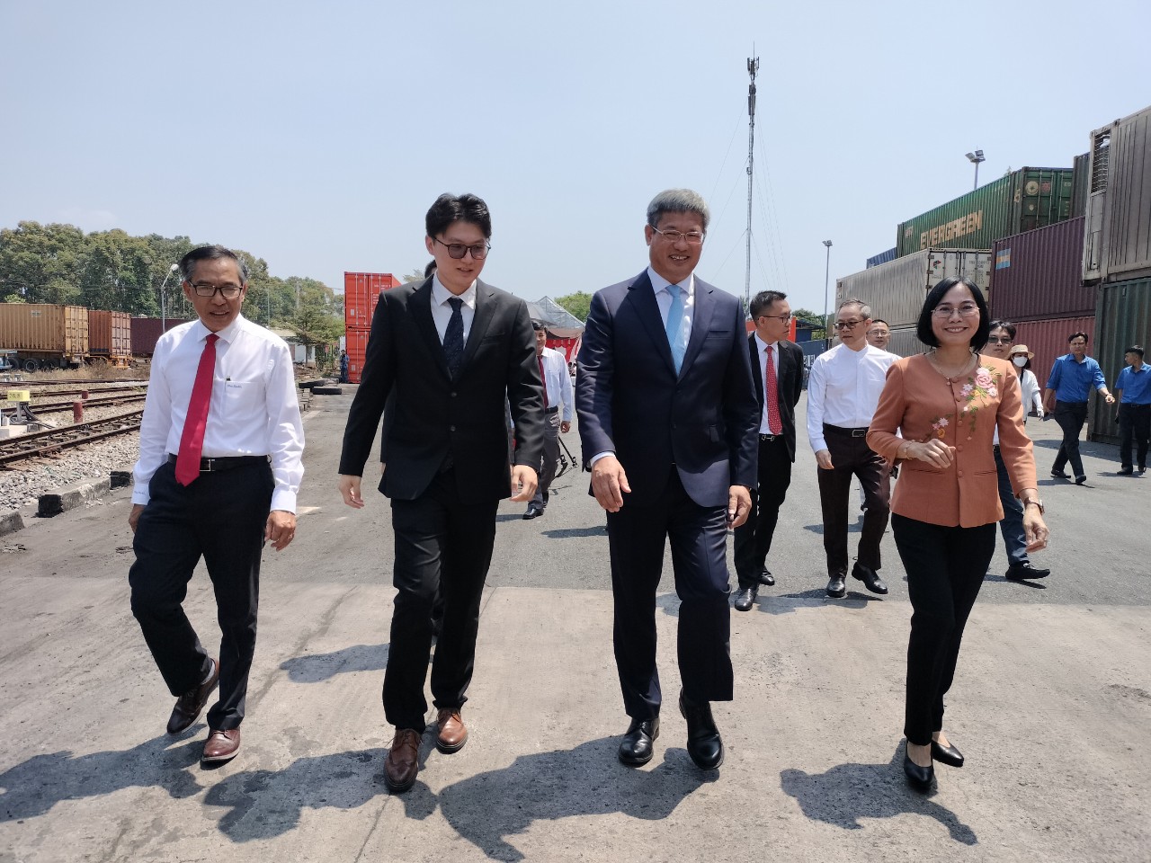 Phó Chủ tịch UBND tỉnh Đồng Nai Nguyễn Thị Hoàng tiếp đón hữu nghị Tổng lãnh sự quán Trung Quốc