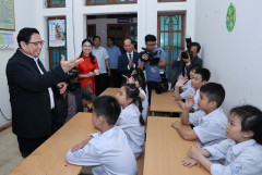 Thủ tướng làm việc với Công ty Ford Việt Nam và thăm Trung tâm bảo trợ xã hội Hải Dương