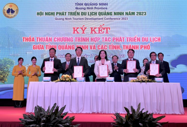 UBND tỉnh Quảng Ninh ký kết các thỏa thuận hợp tác với Hải Phòng, Cần Thơ, Đồng Nai. Ảnh: Thanh Tuyền