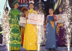 Vẻ đẹp phụ nữ Việt Nam “tỏa sáng” tại chung kết Lễ hội “Áo dài hoa Cúc Biển” Cửa Lò 2023