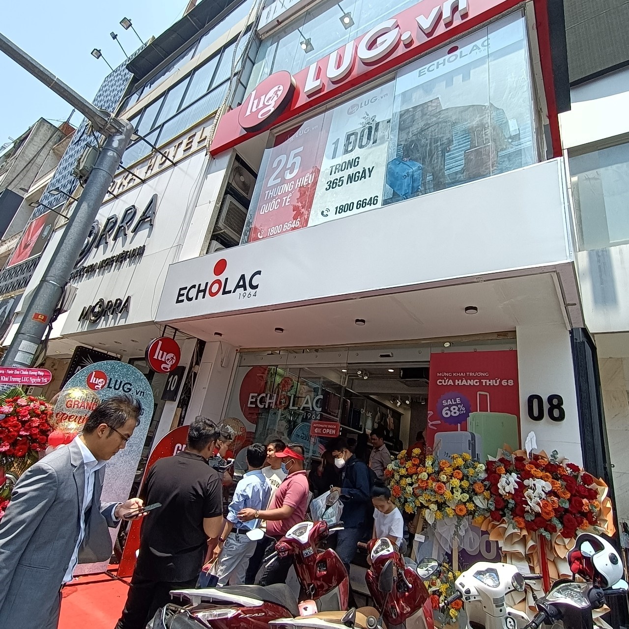 The 68th LUG.vn store at the intersection of Phu Dong 6, District 1, HCMC.