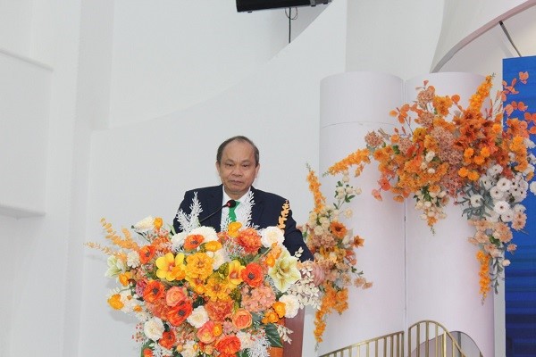 On behalf of Thanh Hoa Automobile Taxi Association, Mr. Ho Huu Thiet, Chairman of the Association spoke.