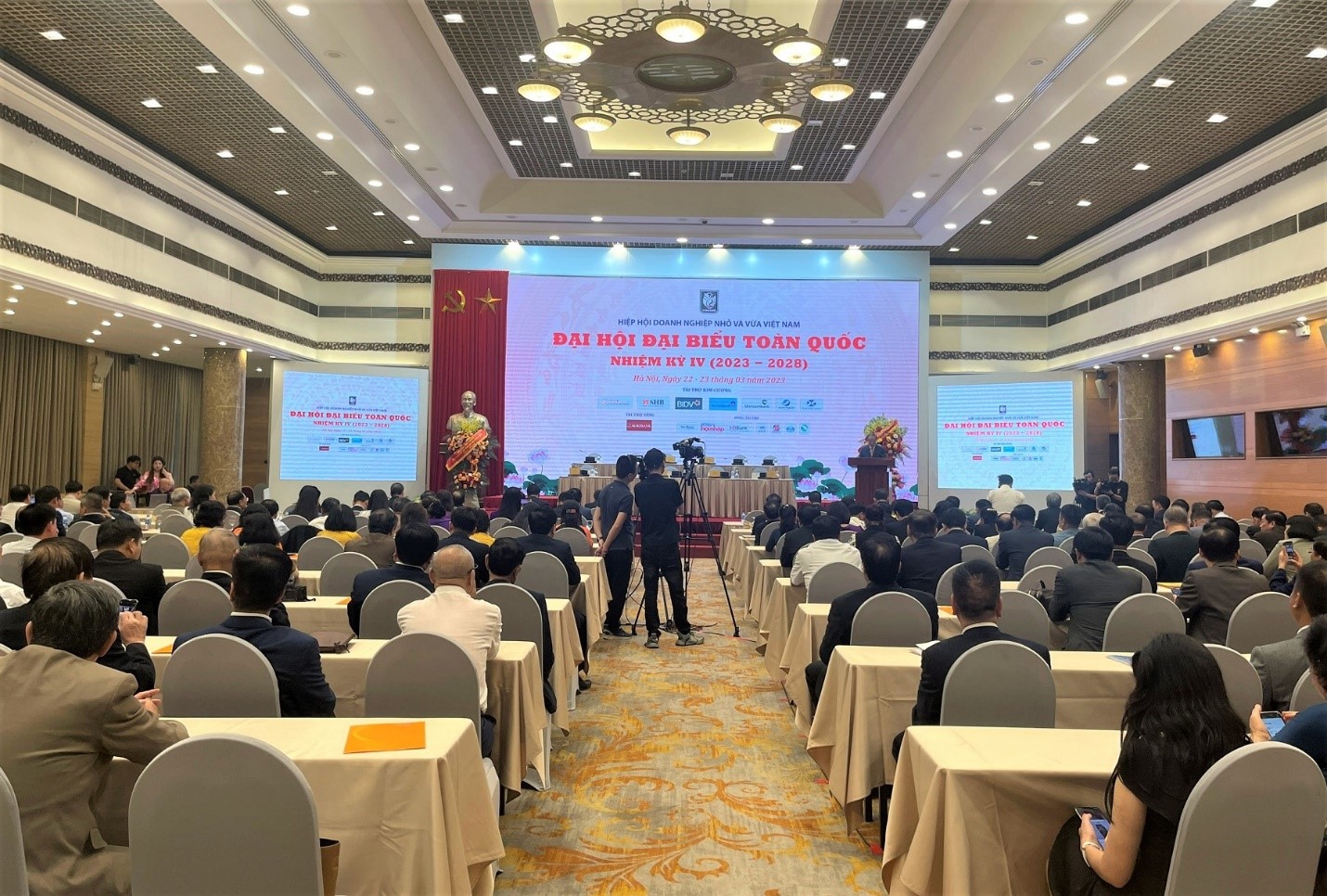 Overview of the National Congress of Vietnam Small and Medium Enterprises Association.
