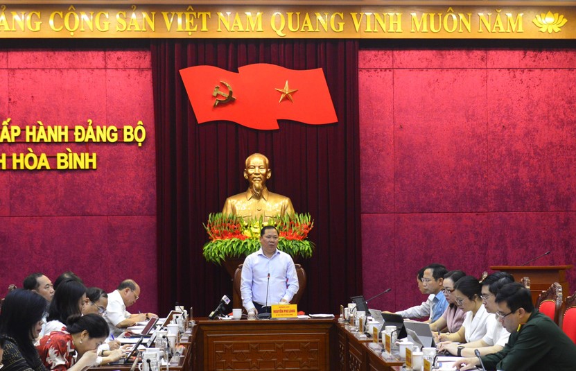 Bí thư Tỉnh ủy Hòa Bình Nguyễn Phi Long phát biểu kết luận hội nghị.