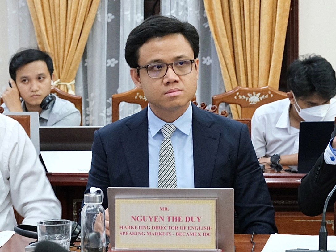 Ông Nguyễn Thế Duy – Giám đốc Tiếp thị Thị trường Tiếng Anh Tổng Công ty Becamex IDC trao đổi tại hội thảo
