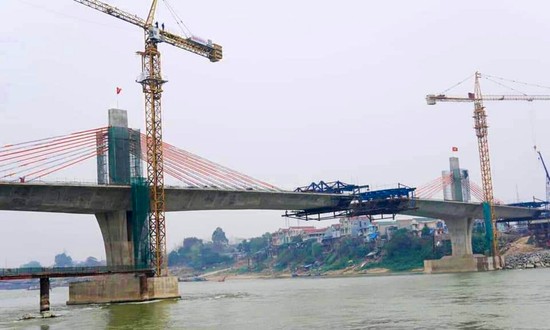 Cầu Vĩnh Phú qua Sông Lô nối hai tỉnh Phú Thọ và Vĩnh Phúc dự kiến sẽ thông xe kỹ thuật vào dịp 30/4